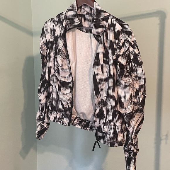 2/15 Calvin Klein Performance Ladies Jacket - Picture 1 of 4